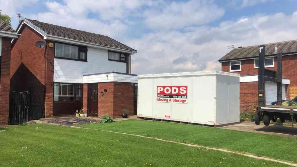 PODS Moving and Storage storage facility in Bennett Street, Manchester, UK - Image 5